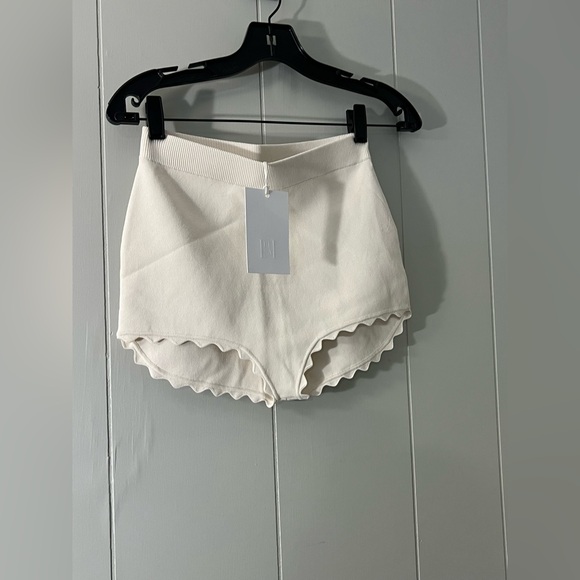 Helsa Elvira Shorts in Cream - Picture 5 of 14